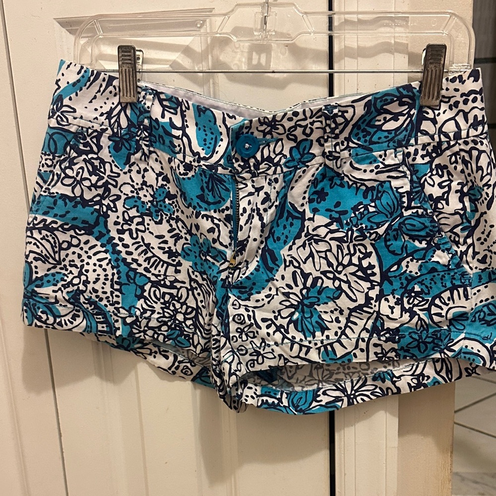 Lilly Pulitzer Blue and White Floral Women's Shorts